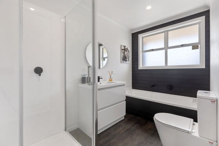 Photo of property in 5 Brixham Place, Merrilands, New Plymouth, 4312