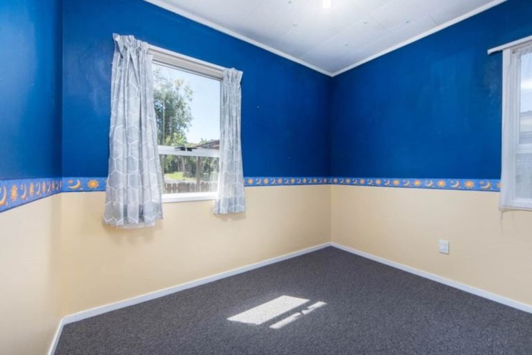 Photo of property in 25 Katrina Place, Massey, Auckland, 0614