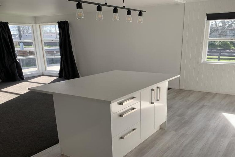 Photo of property in 55 Larnoch Road, Henderson, Auckland, 0610