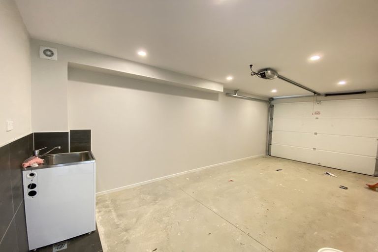 Photo of property in 1b Westall Road, New Lynn, Auckland, 0600