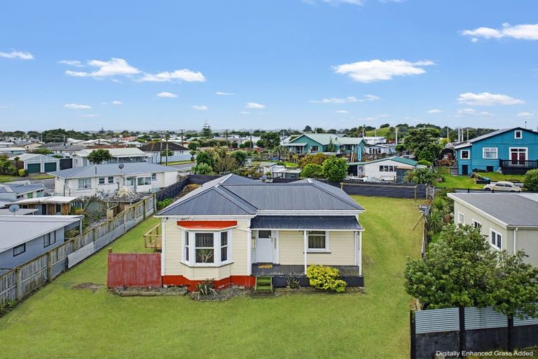 Photo of property in 4 Ashton Terrace, Castlecliff, Whanganui, 4501