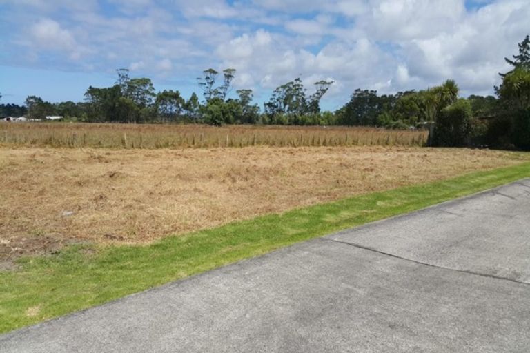 Photo of property in 30 Aitkenhead Court, Parakai, 0830