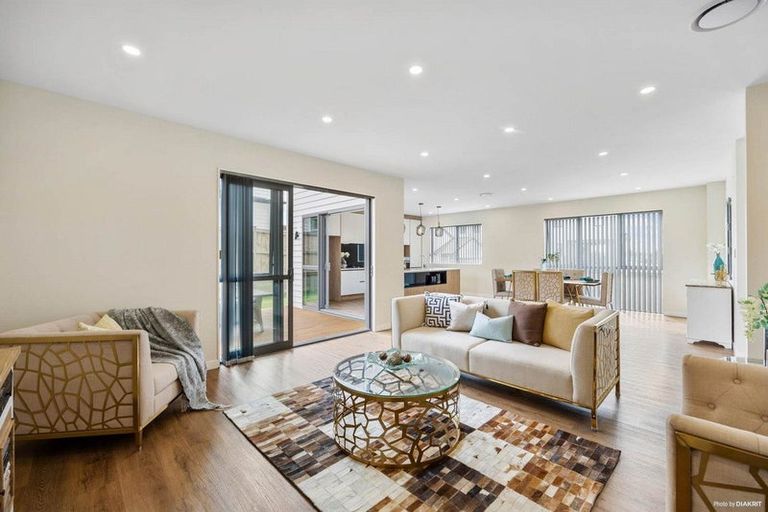 Photo of property in 12a Sheridan Drive, New Lynn, Auckland, 0600