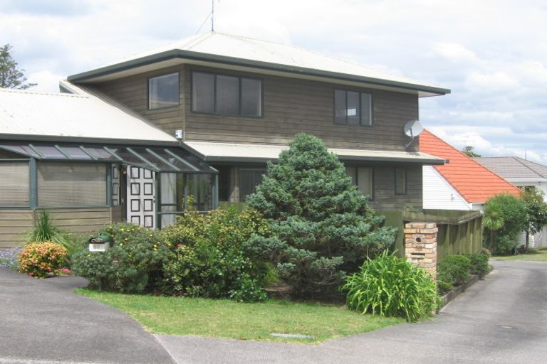 Photo of property in 52 James Evans Drive, Northcote, Auckland, 0627