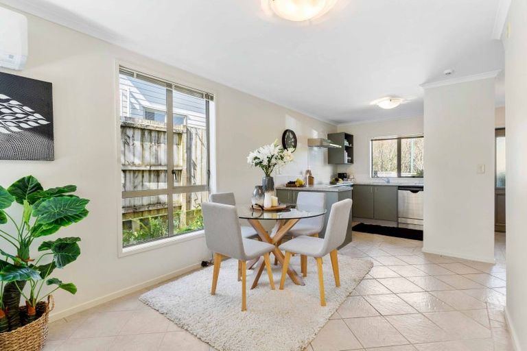 Photo of property in 16 Barnea Circle, Glen Eden, Auckland, 0602