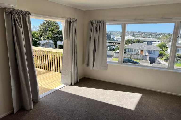 Photo of property in 48 Bruce Road, Glenfield, Auckland, 0629