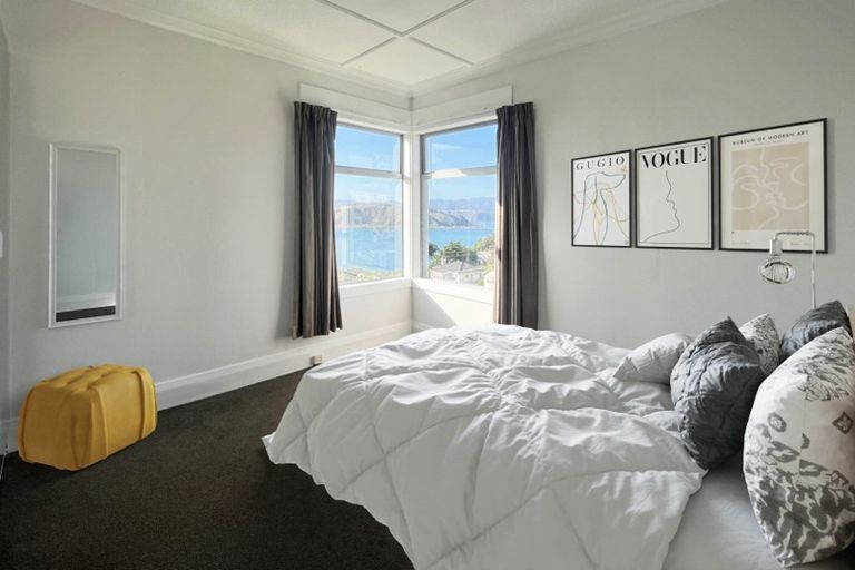 Photo of property in 24 Hungerford Road, Lyall Bay, Wellington, 6022