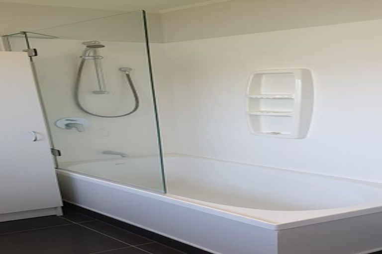 Photo of property in 1/11 Broadview Place, Howick, Auckland, 2014