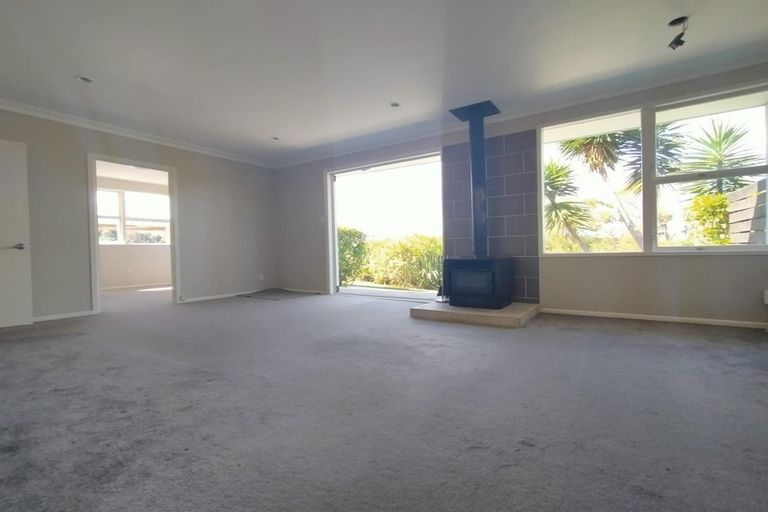 Photo of property in 1/39 St Peters Street, Northcote, Auckland, 0627