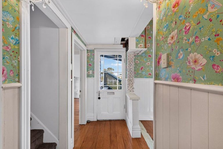 Photo of property in 42 Cameron Road, Bluff Hill, Napier, 4110