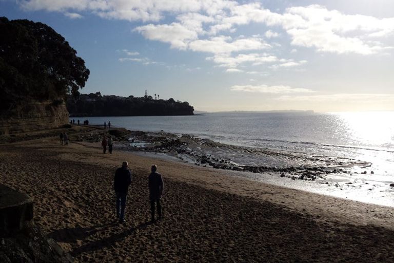 Photo of property in 10c Matipo Road, Mairangi Bay, Auckland, 0630