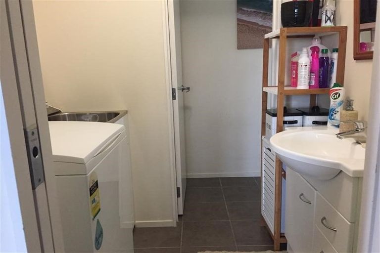 Photo of property in 302a Triangle Road, Massey, Auckland, 0614