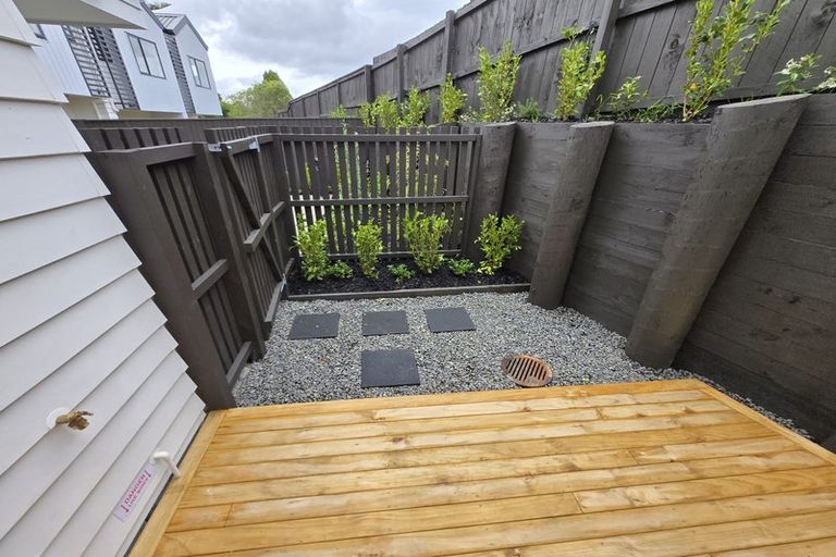 Photo of property in 7/13 Fairdale Place, Birkdale, Auckland, 0626