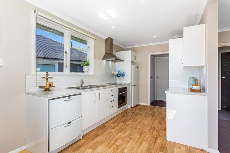 Photo of property in 4a Hollard Grove, Avalon, Lower Hutt, 5011