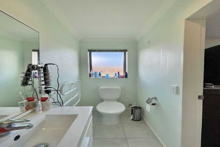 Photo of property in 17 Phar Lap Grove, Trentham, Upper Hutt, 5018