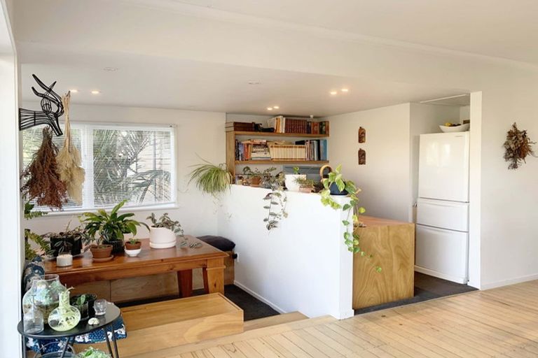 Photo of property in 9 Blue Way, Glendene, Auckland, 0602