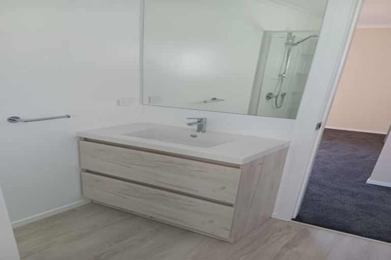 Photo of property in 10 Freyberg Crescent, Waikanae Beach, Waikanae, 5036