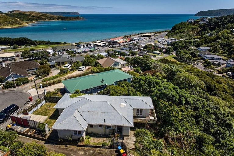 Photo of property in 16 Walker Avenue, Paremata, Porirua, 5026