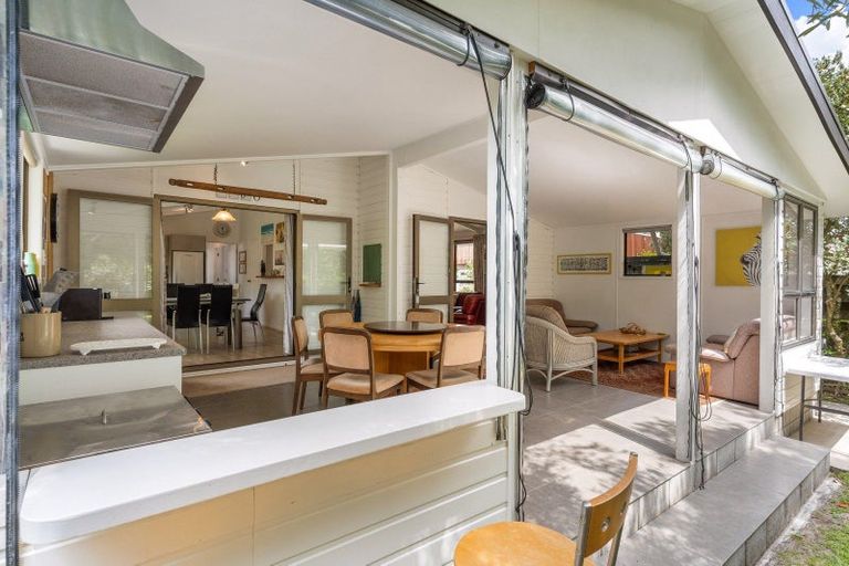 Photo of property in 218 Patuwai Drive, Whangamata, 3620