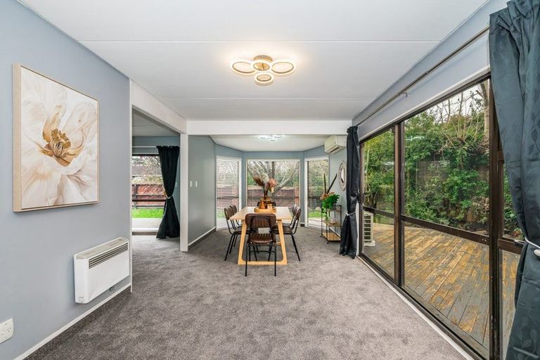 Photo of property in 1 Redwood Close, Paraparaumu, 5032