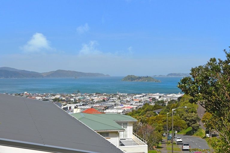 Photo of property in 72 Dowse Drive, Maungaraki, Lower Hutt, 5010