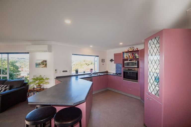 Photo of property in 143 Westchester Drive, Churton Park, Wellington, 6037