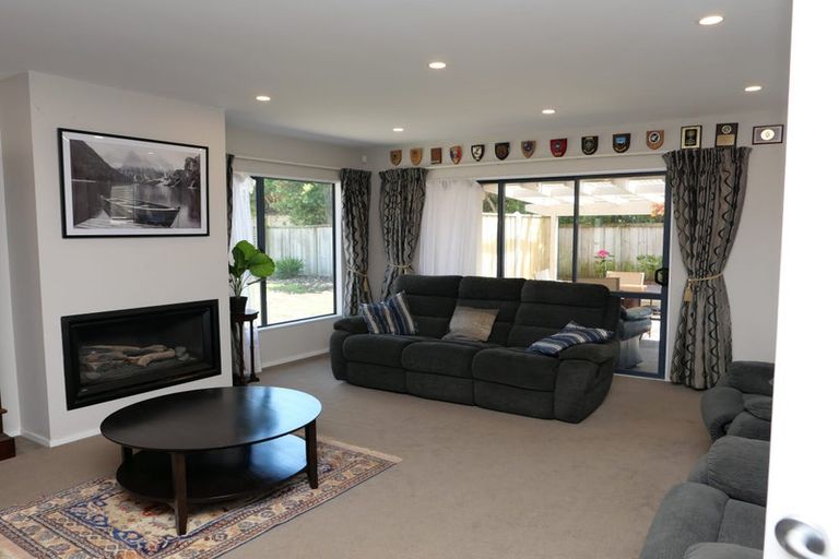 Photo of property in 10 Lorna Irene Drive, Raumati South, Paraparaumu, 5032