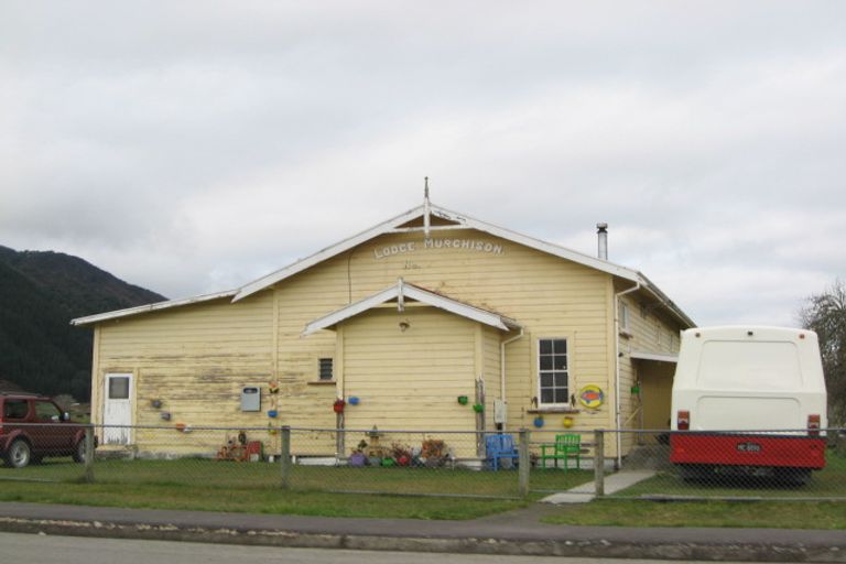 Photo of property in 14 Hampden Street, Murchison, 7007