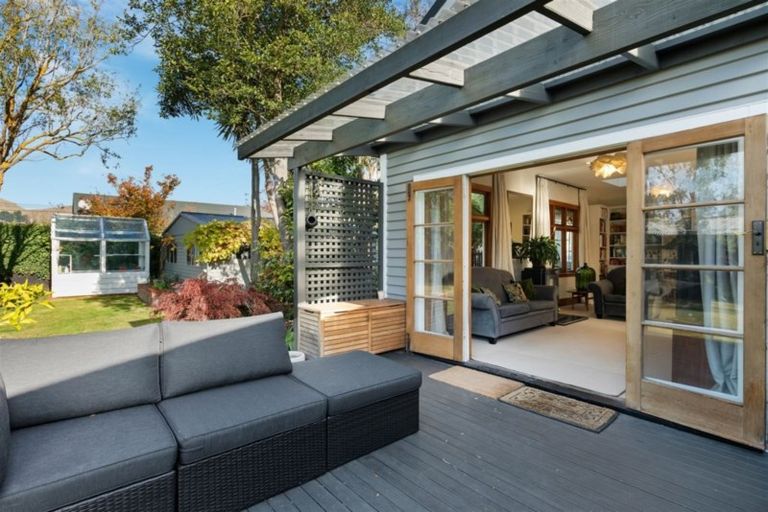 Photo of property in 33 Ngaio Street, Saint Martins, Christchurch, 8022