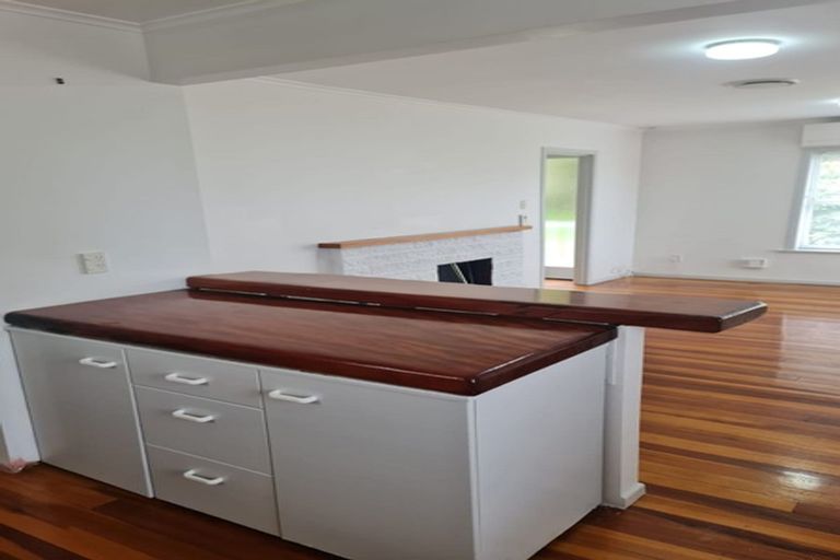 Photo of property in 17 Windy Ridge Road, Glenfield, Auckland, 0629