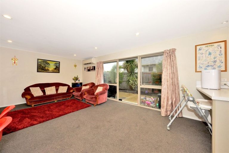 Photo of property in 4 Lake Terrace Road, Burwood, Christchurch, 8061
