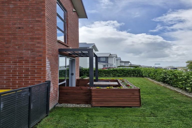 Photo of property in 64 Mettam Drive, Swanson, Auckland, 0614