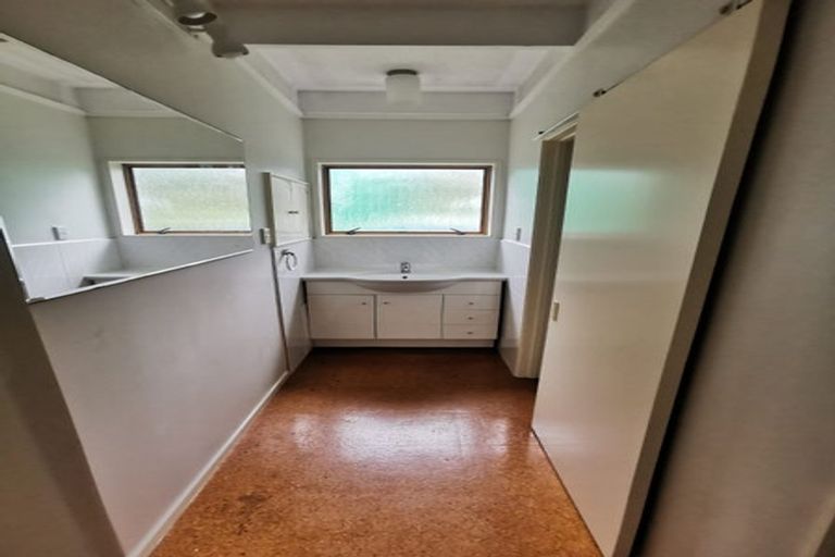 Photo of property in 13 Malters Place, Browns Bay, Auckland, 0630