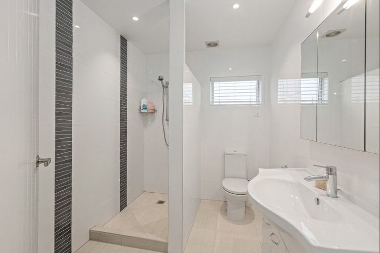 Photo of property in 7 Marellen Drive, Red Beach, 0932