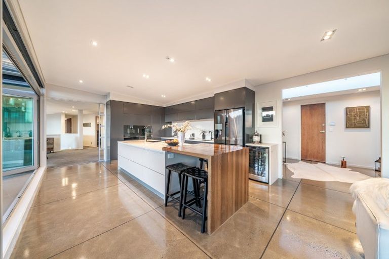 Photo of property in 32 Roys Road, Plimmerton, Porirua, 5026