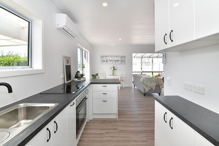 Photo of property in 1/70 Florence Avenue, Orewa, 0931