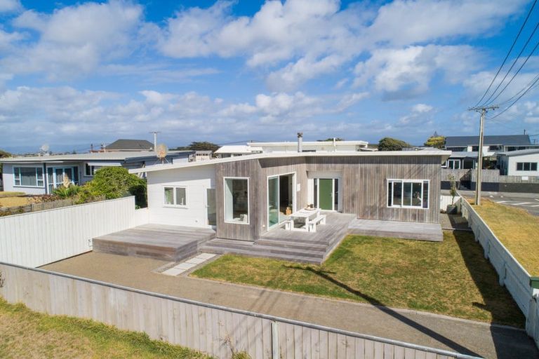 Photo of property in 21 Ocean Beach Street, Foxton Beach, Foxton, 4815