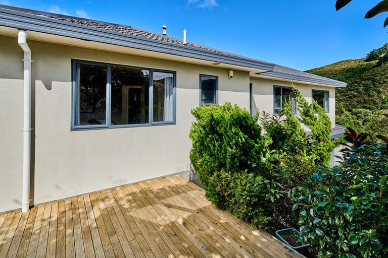 Photo of property in 22 Domanski Crescent, Owhiro Bay, Wellington, 6023