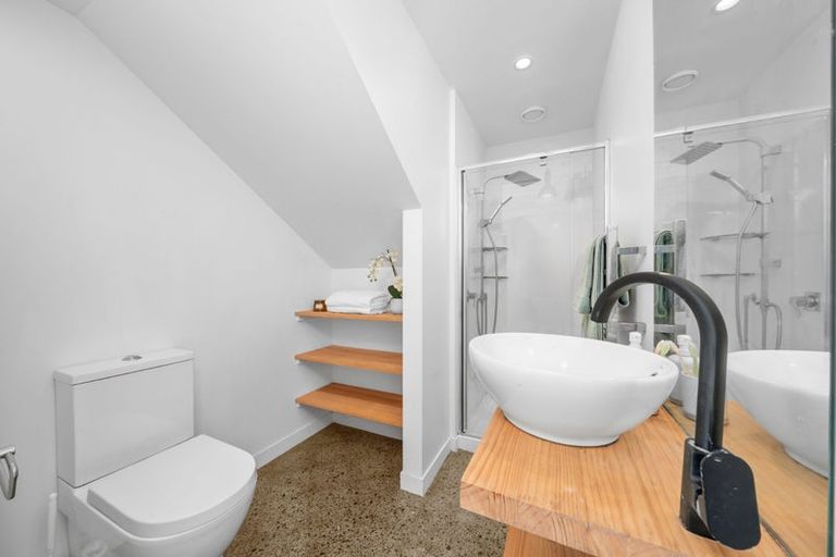 Photo of property in 1 Wakely Road, Newlands, Wellington, 6037