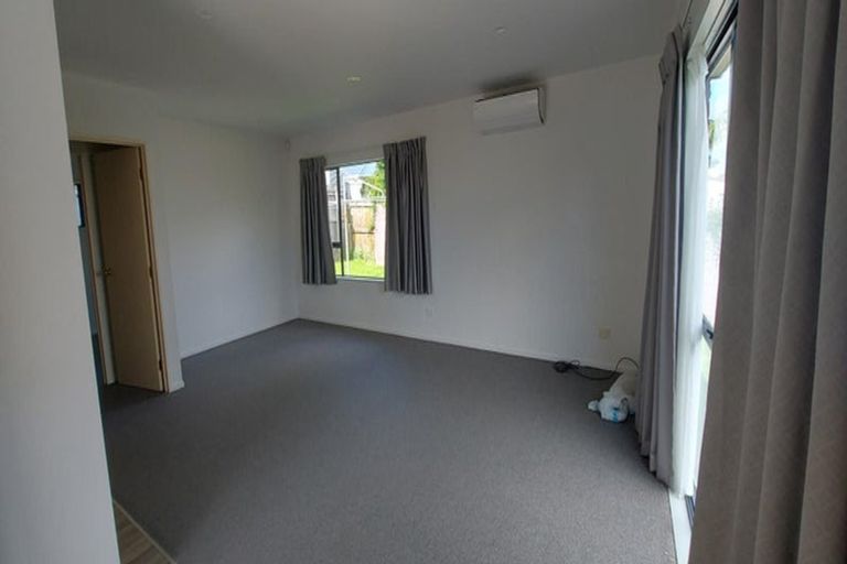 Photo of property in 1/10 Netherlands Avenue, Kelston, Auckland, 0602