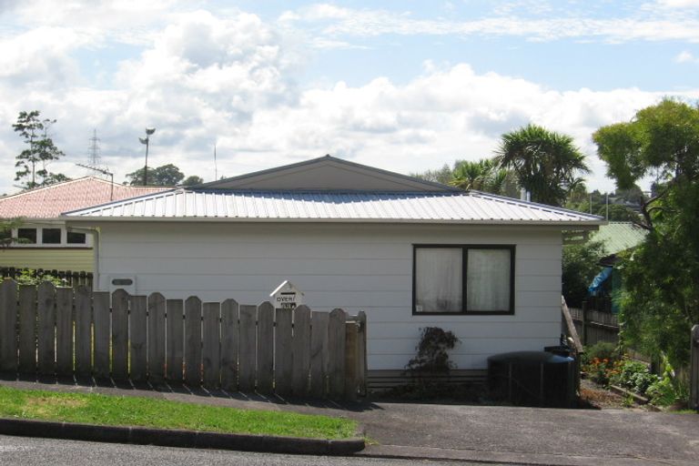 Photo of property in 63 Beaubank Road, Kelston, Auckland, 0602