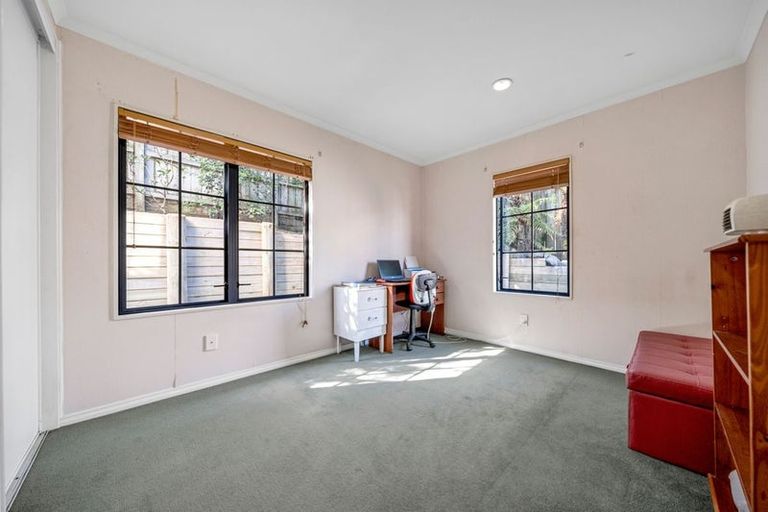 Photo of property in 5 Figtree Terrace, Goodwood Heights, Auckland, 2105