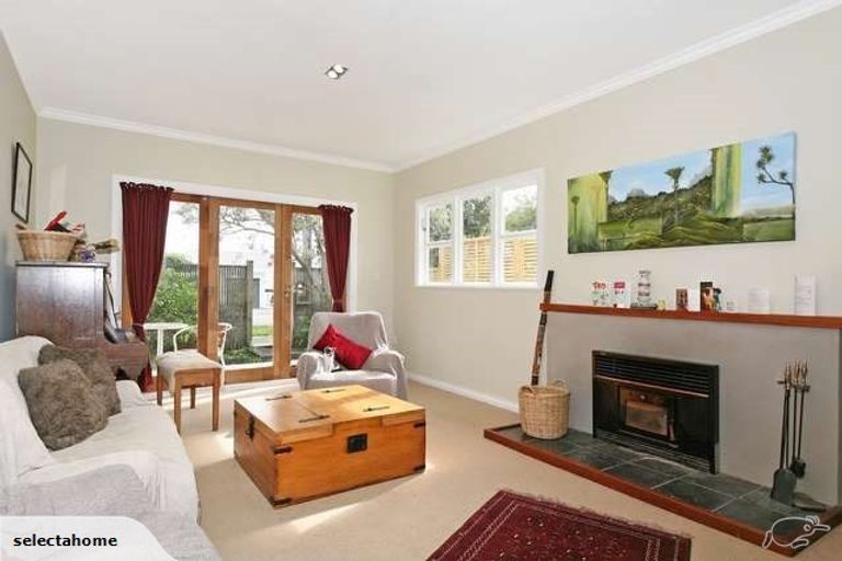 Photo of property in 39 Tuatoru Street, Eastbourne, Lower Hutt, 5013