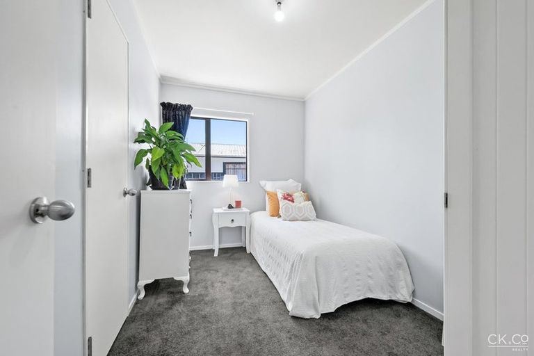 Photo of property in 11 Mcmanaway Grove, Stokes Valley, Lower Hutt, 5019