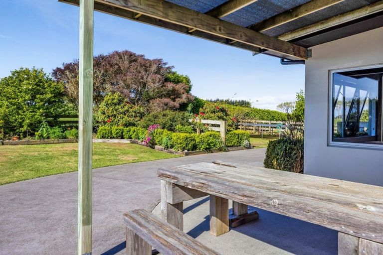 Photo of property in 5674 Mountain Road, Normanby, Hawera, 4673