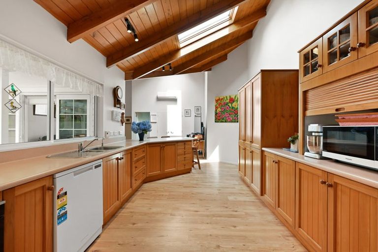 Photo of property in 37 Bouverie Crescent, Flagstaff, Hamilton, 3210