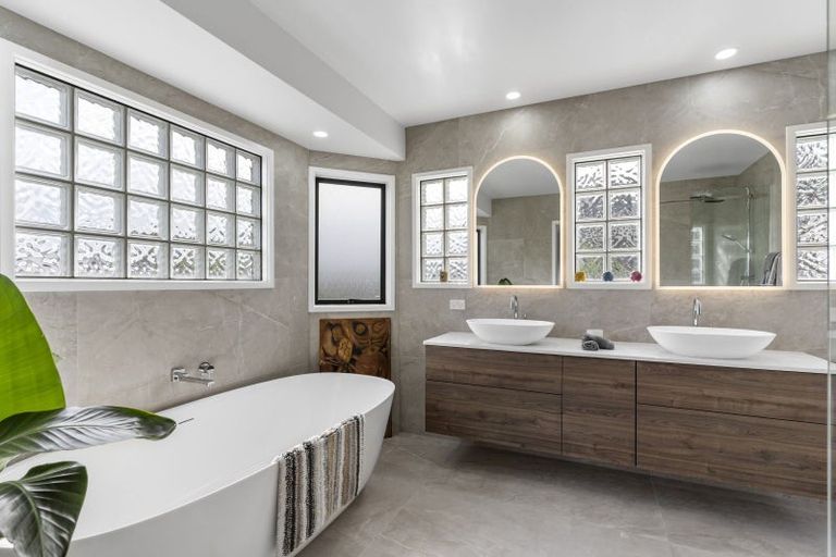 Photo of property in 14 The Parade, Bucklands Beach, Auckland, 2012