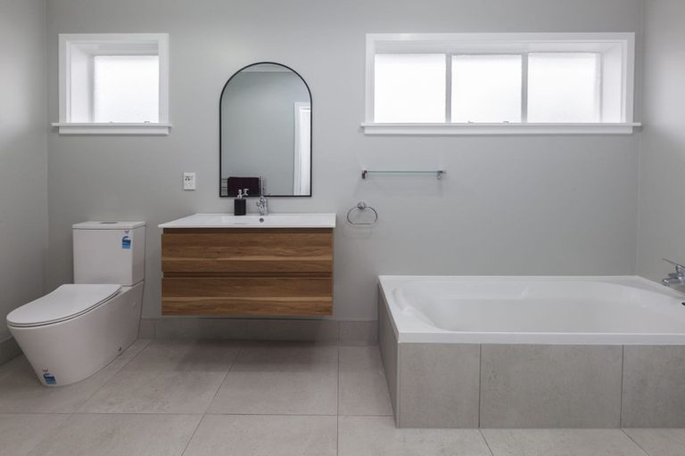 Photo of property in 257 Fifield Terrace, Opawa, Christchurch, 8023