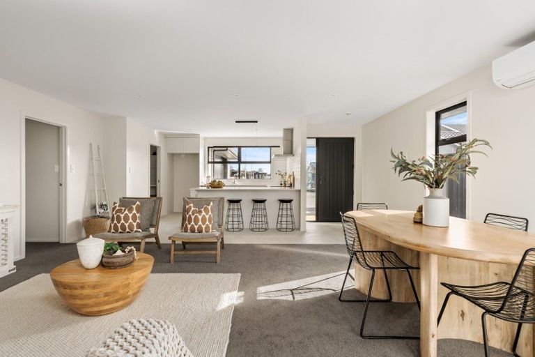 Photo of property in 39 Hammick Crescent, Pyes Pa, 3112