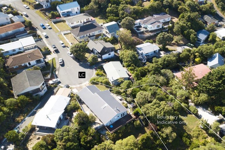 Photo of property in 13 Twomey Grove, Houghton Bay, Wellington, 6023